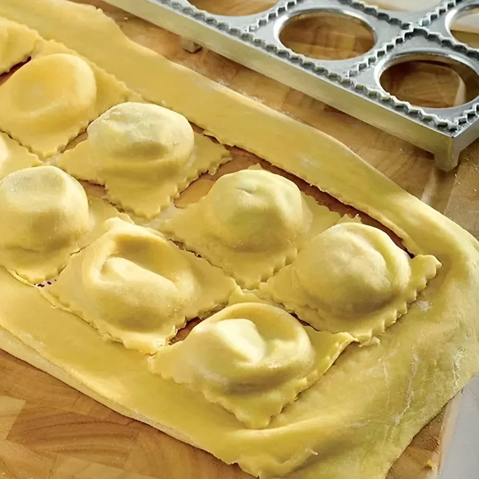 Dumpling Mold 12 Holes Ravioli - огляд і ціна Kitchen Gadgets Pakistan
